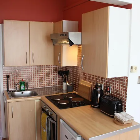 Flat 5, Westhill Apartman *